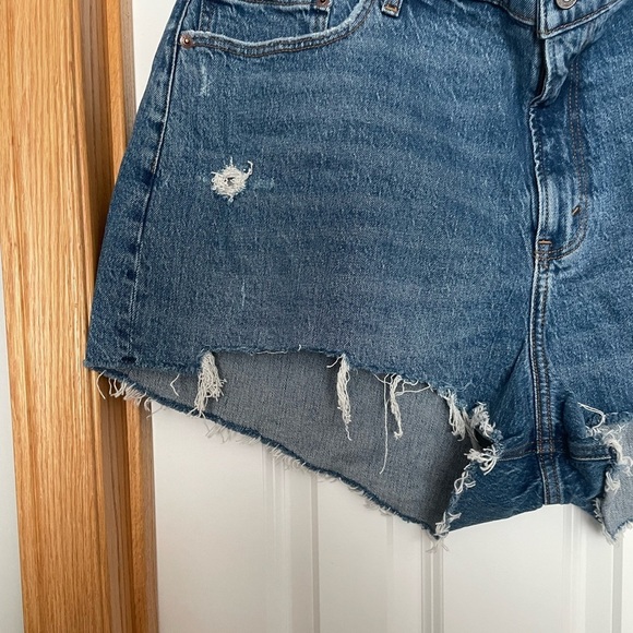 Abercrombie & Fitch High Rise Distressed Mom Shorts Size 35/20 - Picture 2 of 8